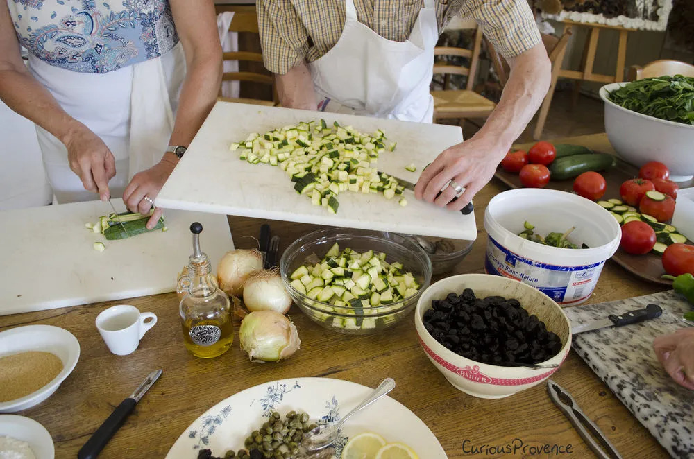 MAS DES FIGUES - très calme - Certifié Biologique - Parc Naturel Ecologique - Piscine 12x6 - brunch paysan méditerranéen cuisine maison - huile dolive - Agritourisme - Alpilles - Saint Rémy de Provence- 30 avril au 27 septembre 2026
