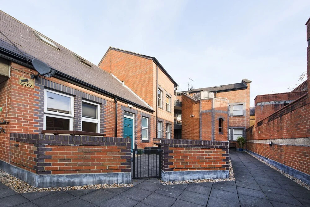 Stylish and Quirky 2BR Maisonette in Fulham