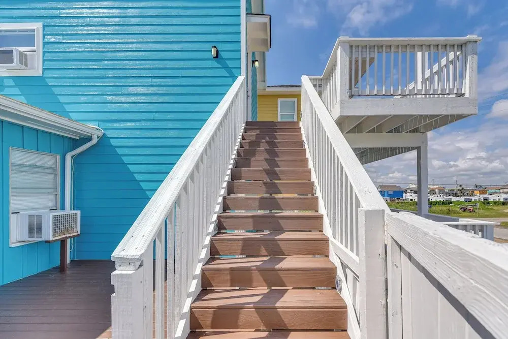 1 Mi to Ocean: Colorful Freeport Beach Rental!