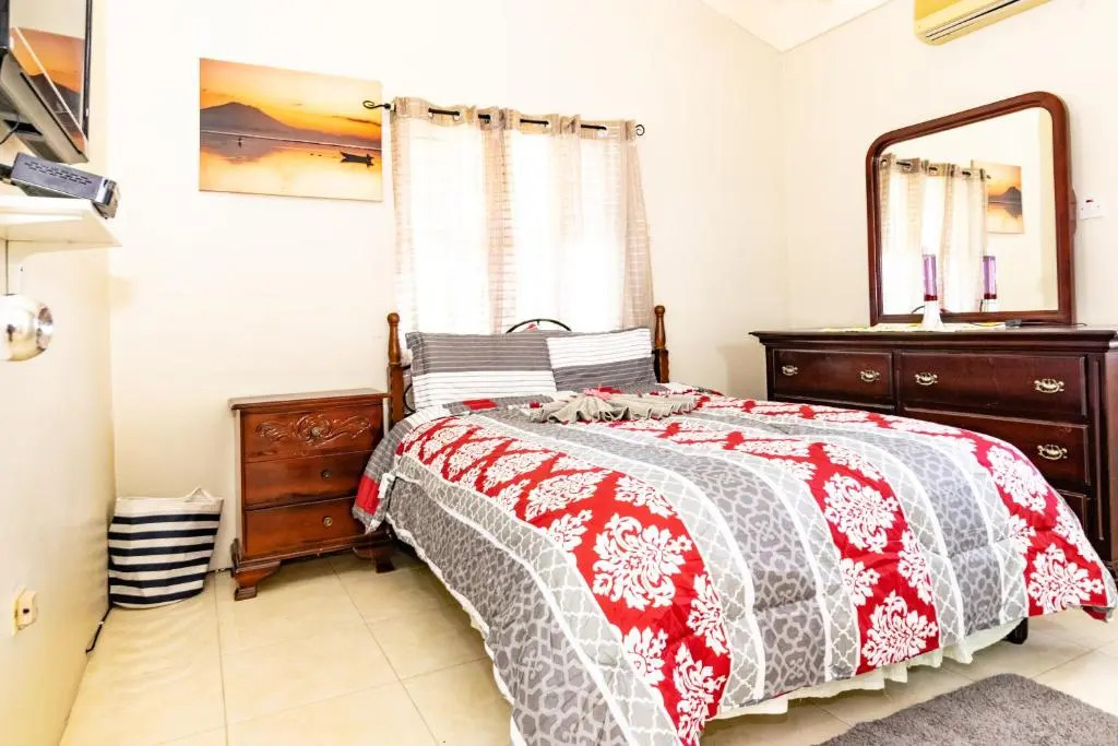 Ocho Rios Emerald 2 Bed 10 mins ocho Rios 24hrs Hot Water Wi fi