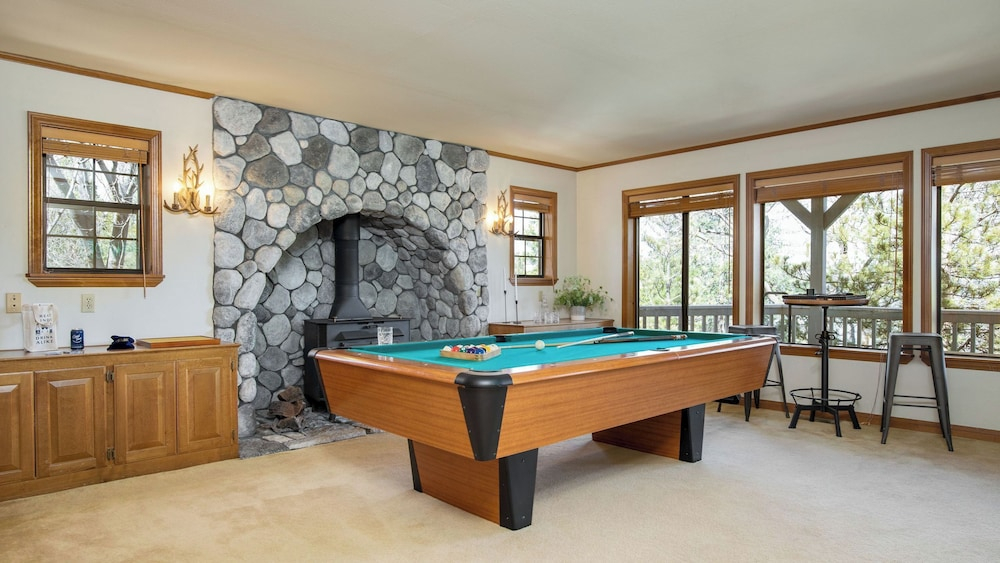 Pollock by Avantstay Stunning Views w/ Movie Room, Game Room & Large Balcony