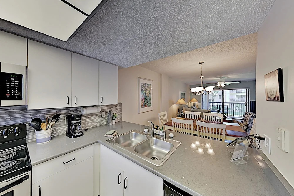 Freedom by the Sea Ii: Ocean-View, Pools & Tennis Condo
