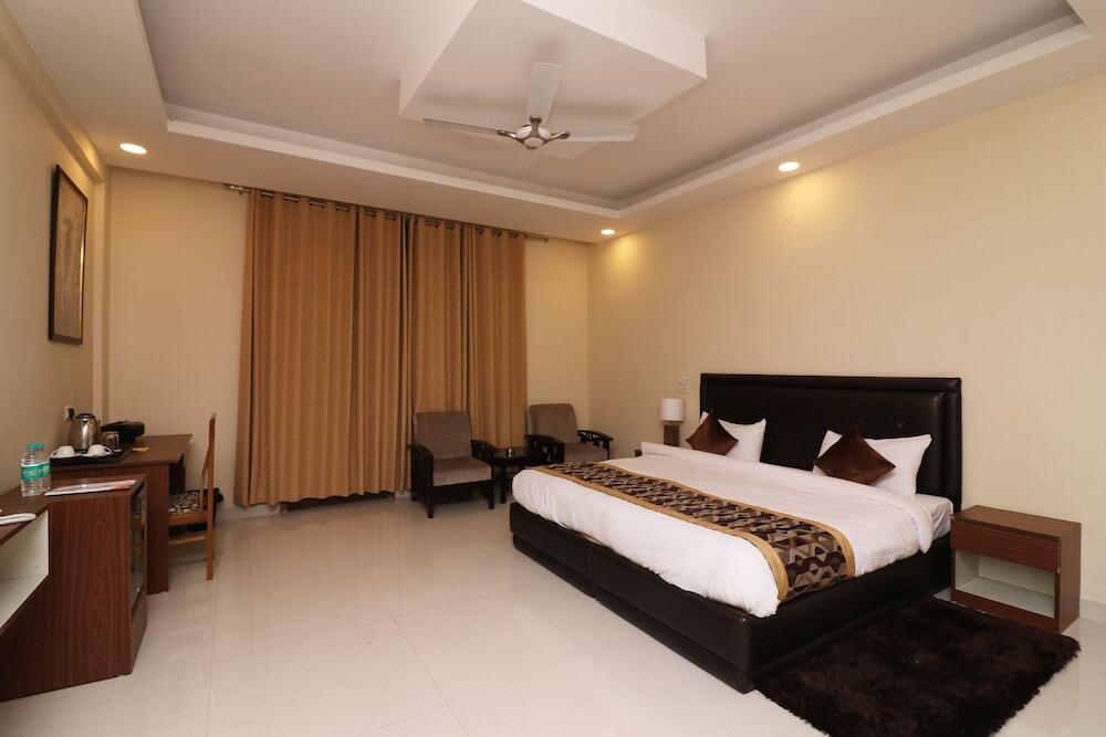OYO 26911 Kcg Hotels