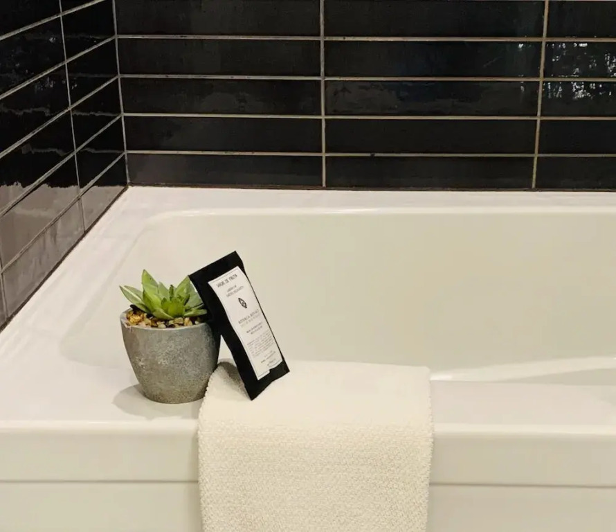 Artisan Suites on Bowen
