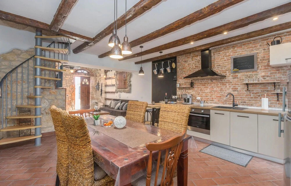 2 Bedroom Beautiful Home In Porec