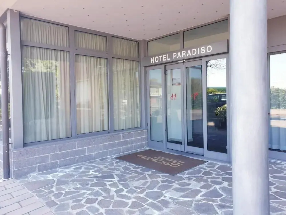 HOTEL PARADISO