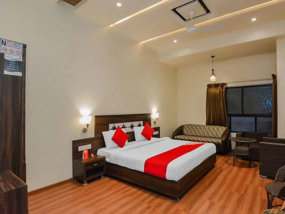 OYO 18912 Popular Hotel