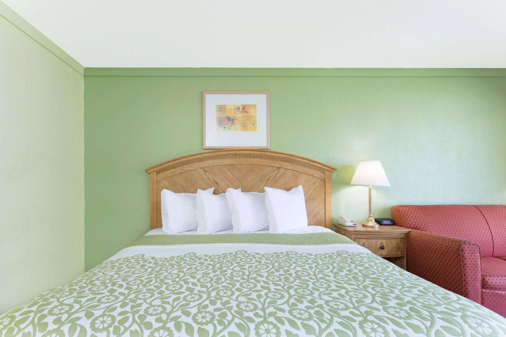 Days Inn by Wyndham Washington