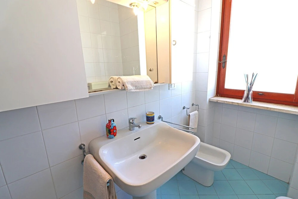 Central Apartment with Wi-Fi, Air Conditioning & Balcony with Sea View; Garage
