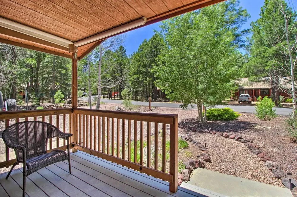 Patio, Fenced Yard: Pet-friendly Pinetop Cabin!