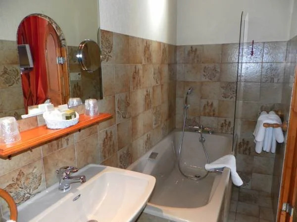 Relais Saint Roch Rest. La Petite Maison