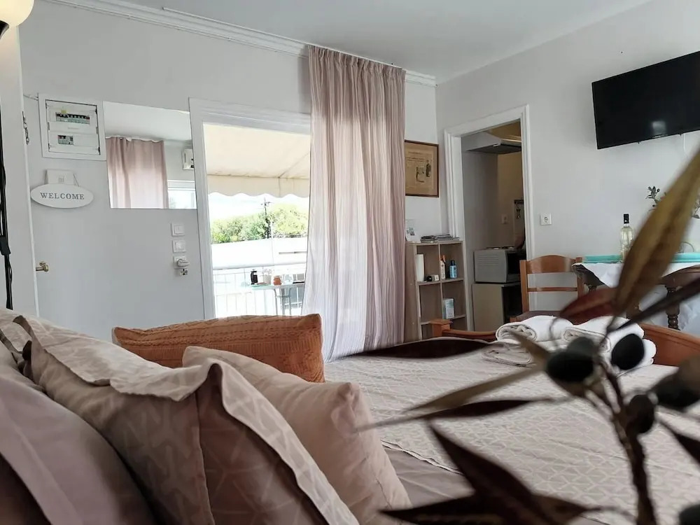 Acropolis Area Flat with Parthenon Views