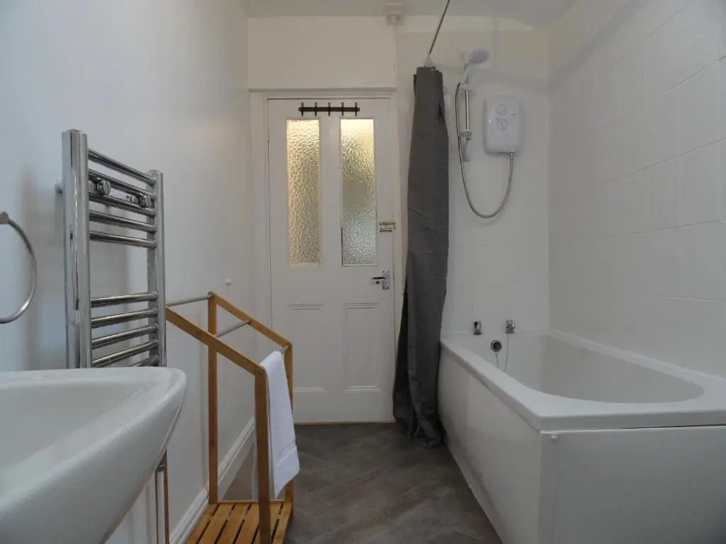 Homely and well appointed Priory Apartment by Cliftonvalley Apartments
