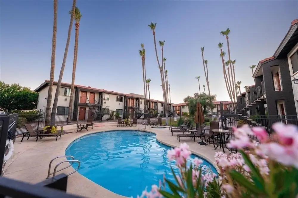 239-Fully Furnished with WiFi by RedAwning
