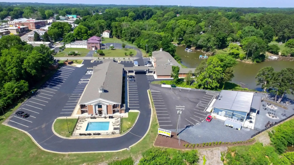 Clarion Pointe on the lake Clarksville-South Hill West