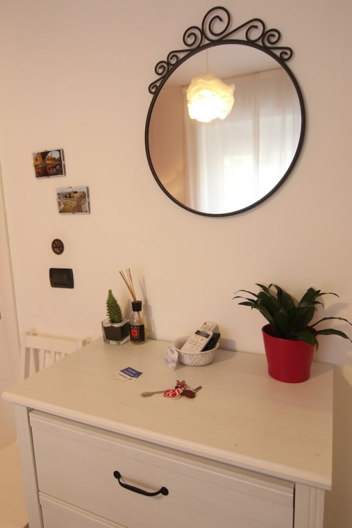"7 SORELLE B&B" camere in pieno centro città con bagno privato, FREE HIGH SPEED WI-FI, NETFLIX