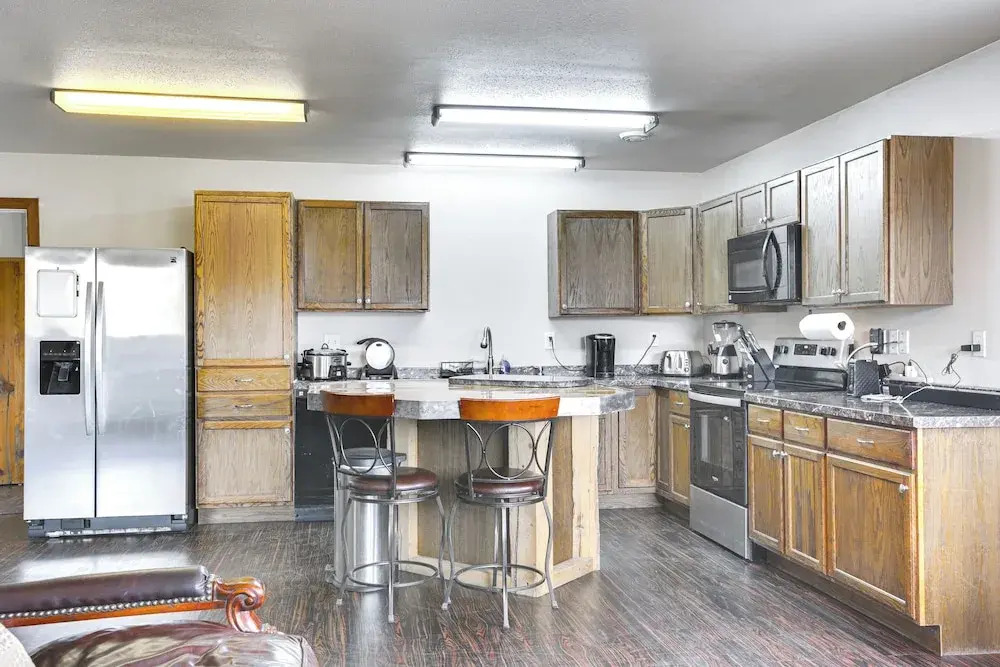 2 Mi to Dtwn Buffalo: Mtn-view Retreat w/ Patio!