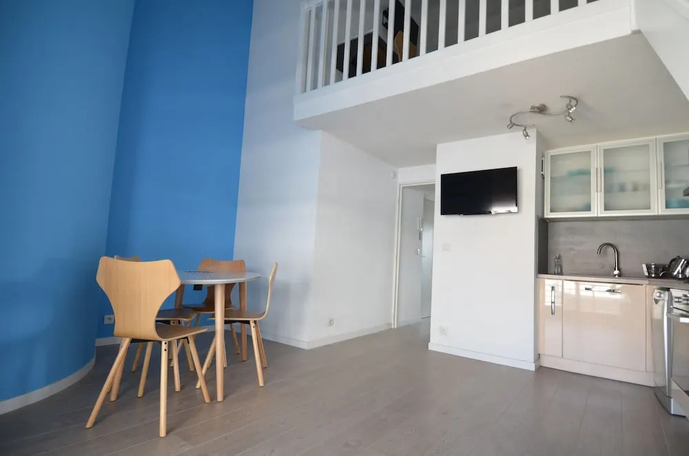 Modern duplex apartment 4 persons near train station Acropolis in Nice