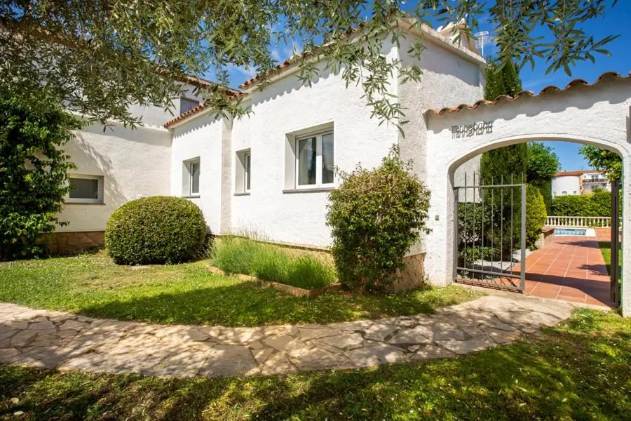 2005 Villa Freser al canal para 6 personas by homeselectspain