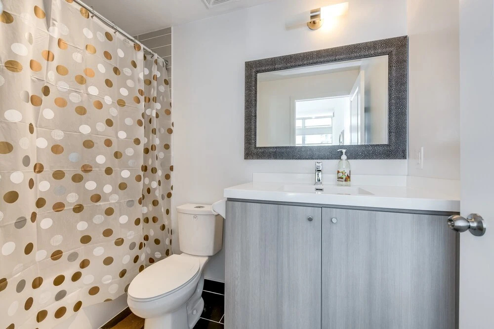 Stylish New 2BR Luxury Condo w Parking