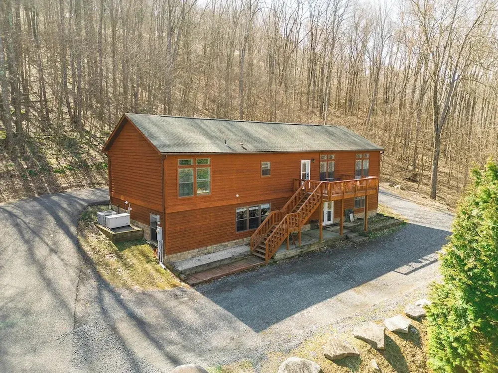 Hillside Hideaway by Taylor Made Deep Creek