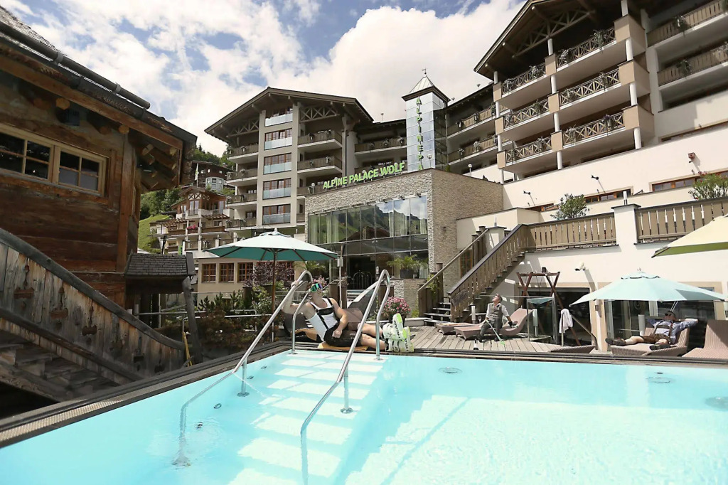 Hotel Alpine Palace