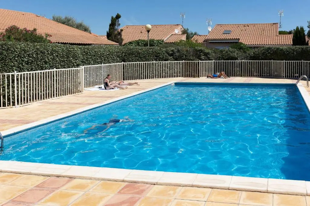 Gruissanne - Maison avec piscine, à 150m de la plage