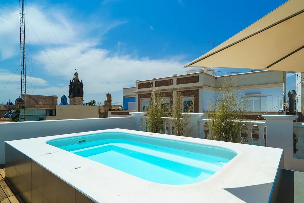 Blanq Carmen Hotel