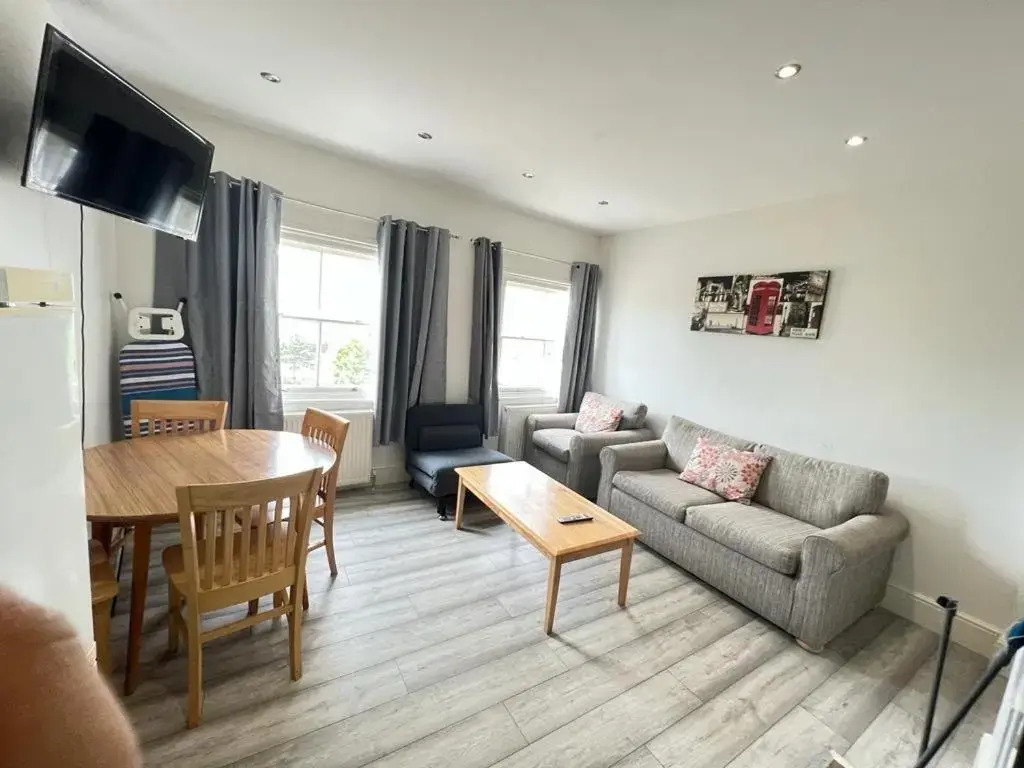 Enire New Flat With View to River Yare, H7