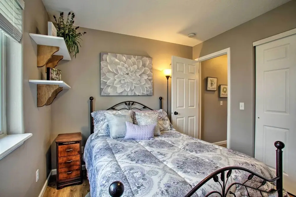 Cozy Getaway w/ Yard & Patio: 4 Mi to Hayden Lake!