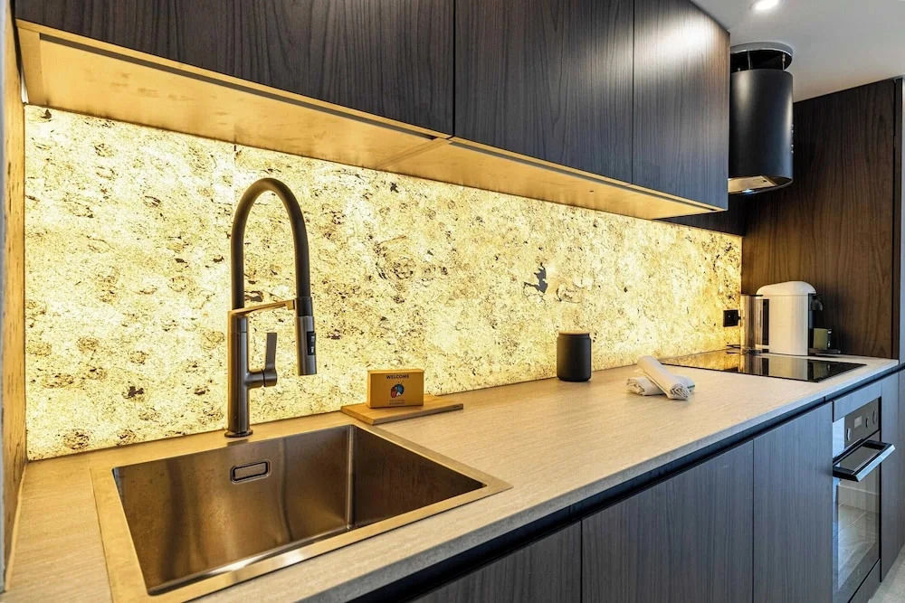 Renovated Prestige 3P Luxe Apt, Terrace & Parking