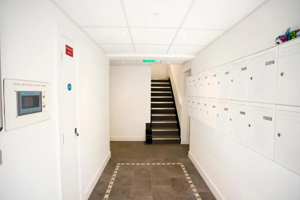 8 Compass Point