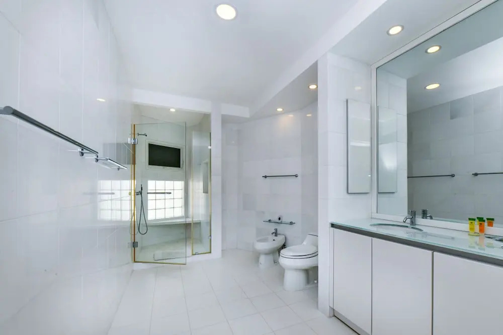 Ocean Front 7-bedroom 7-bath Sunset Views Malmok!