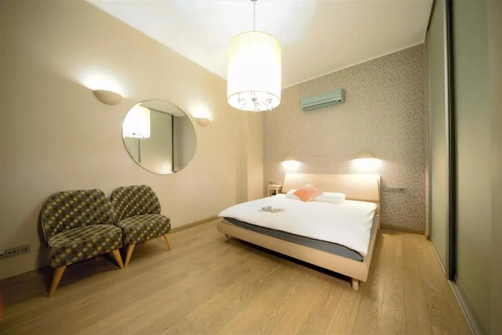 Quiet Old Town Apartment with Elevator Access