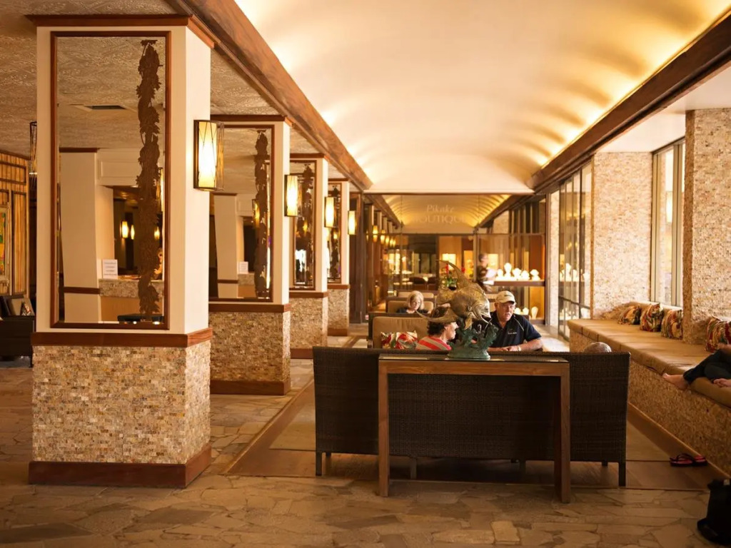 Royal Lahaina Resort & Bungalows