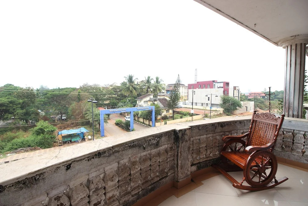 OYO 10383 Home 2BHK Dona Paula Beach