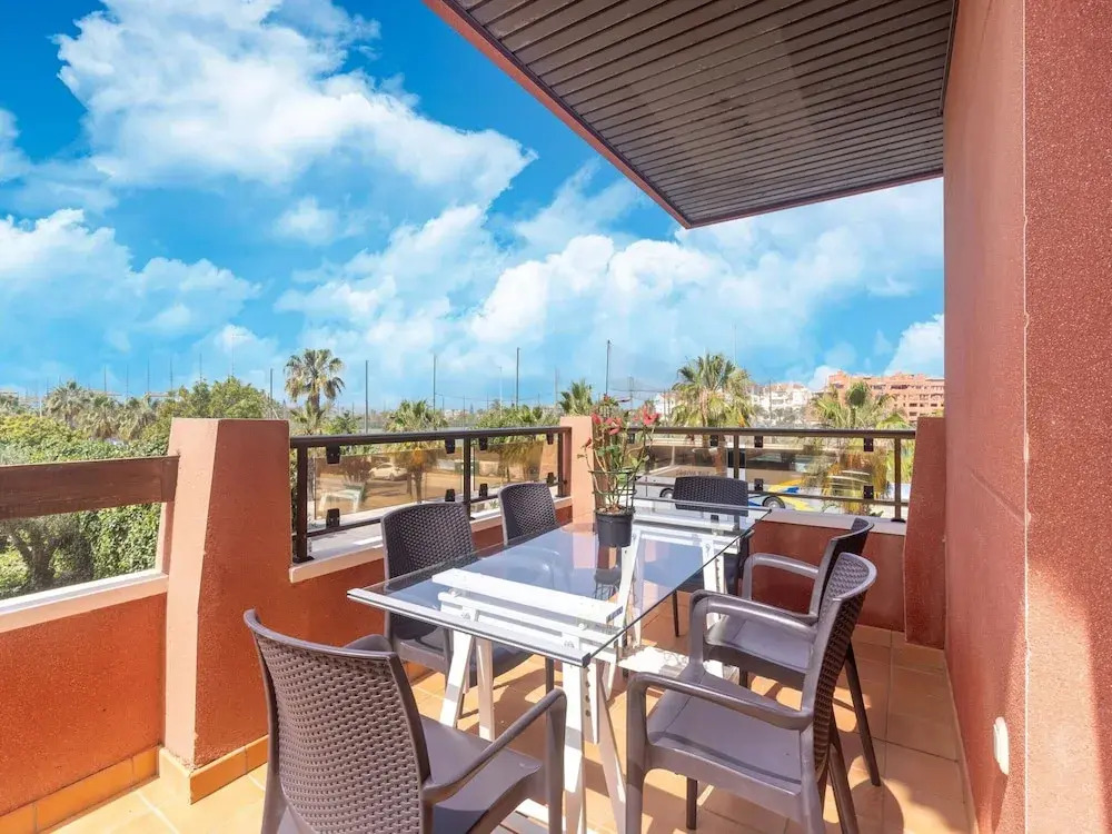 Spacious Apartment With 2 Terraces