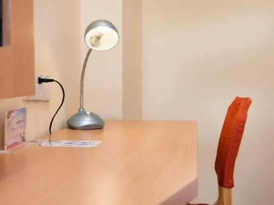Eman Hotel (Sanpailou Street Hongqiao Subway Station Branch)