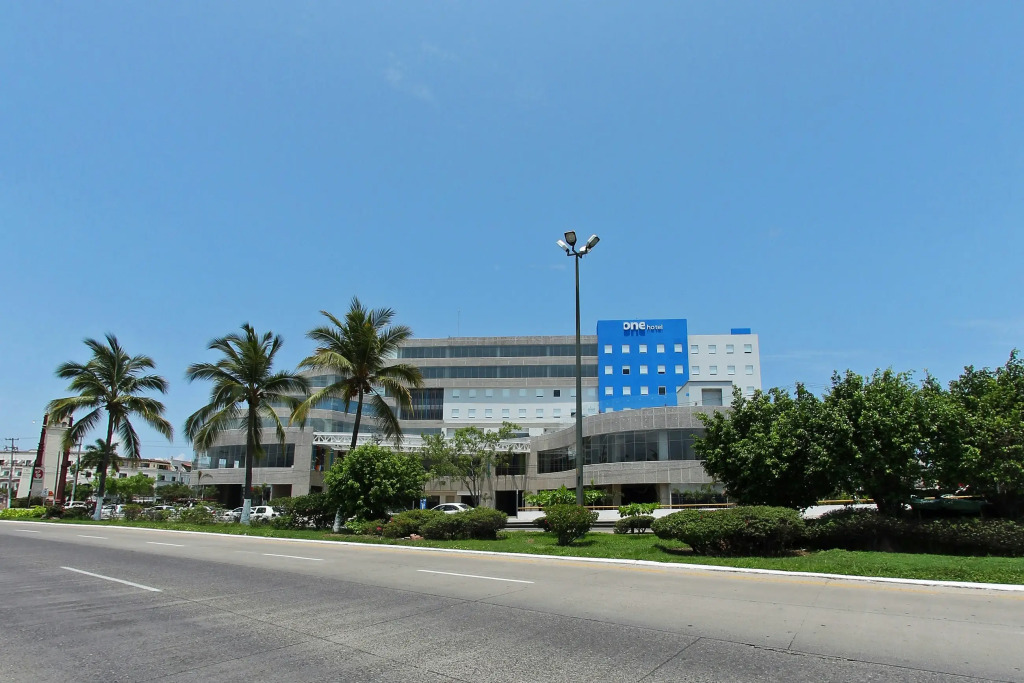 One Puerto Vallarta Aeropuerto