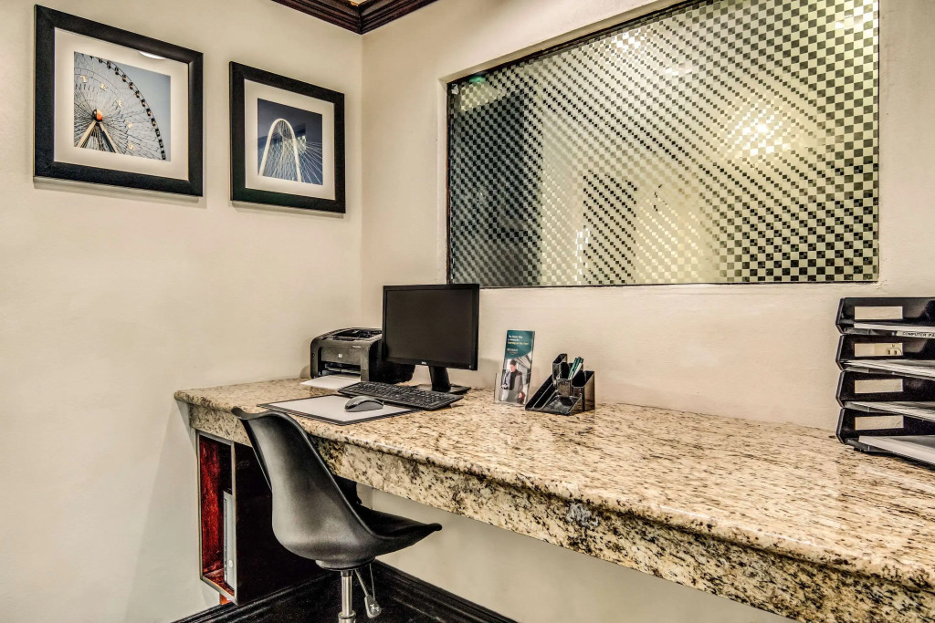 Quality Inn & Suites Dallas-Cityplace