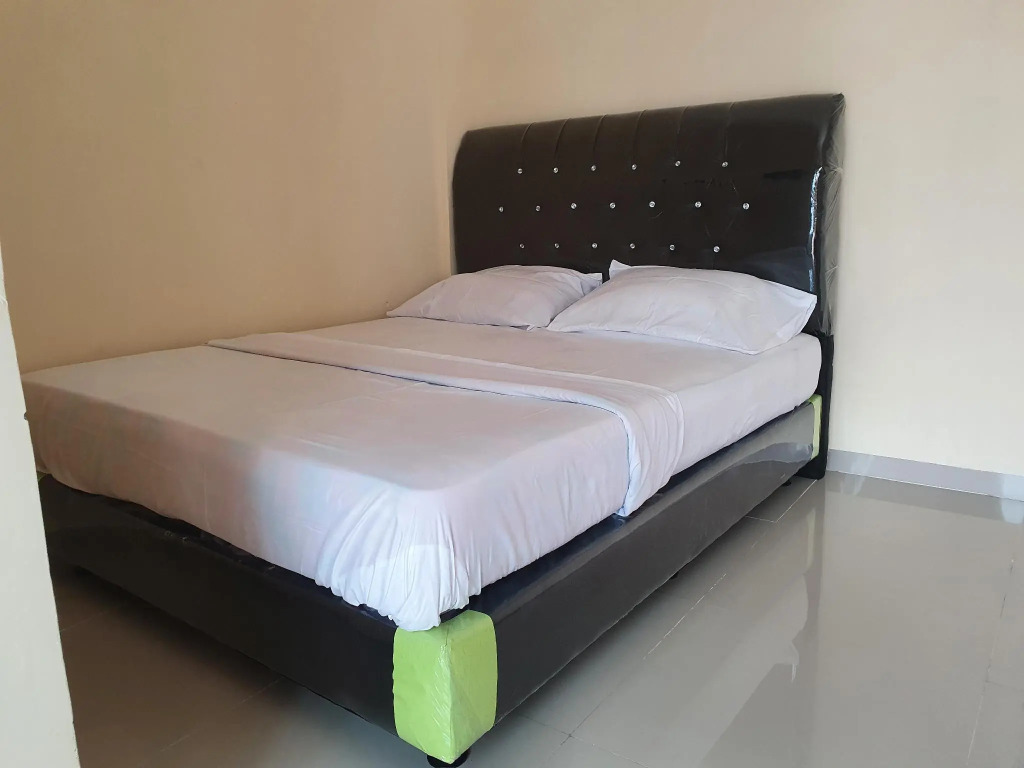 OYO 90945 Arizon Kost