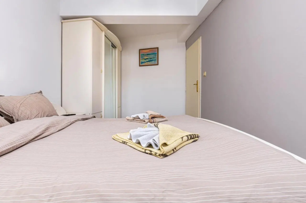Spacious 2-Bedroom Maisonette in City Centre