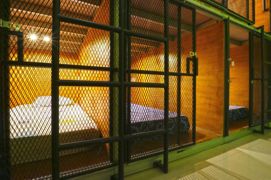Kabin Kapsul Kayu jati I - Hostel