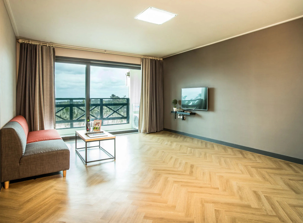 Whinstone Hotel & Resort