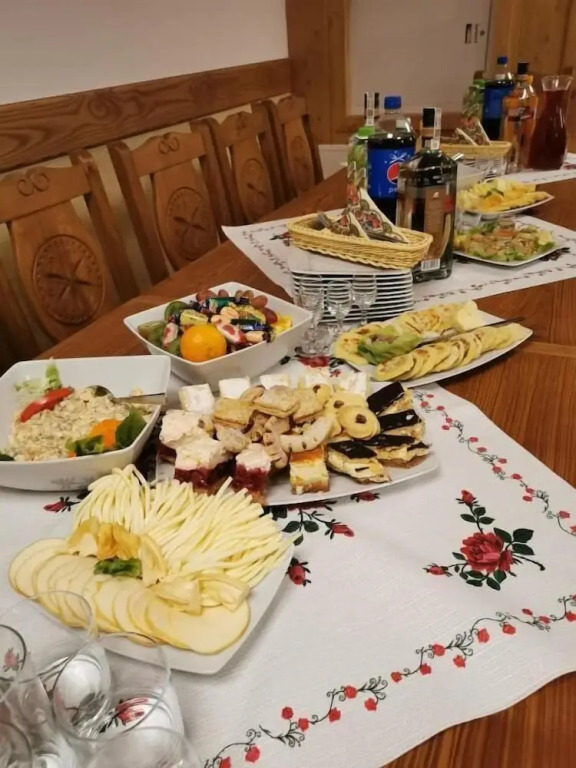 Pod Tatrami 1 & SPA - Komfortowe Noclegi z wyżywieniem, blisko Term Bania