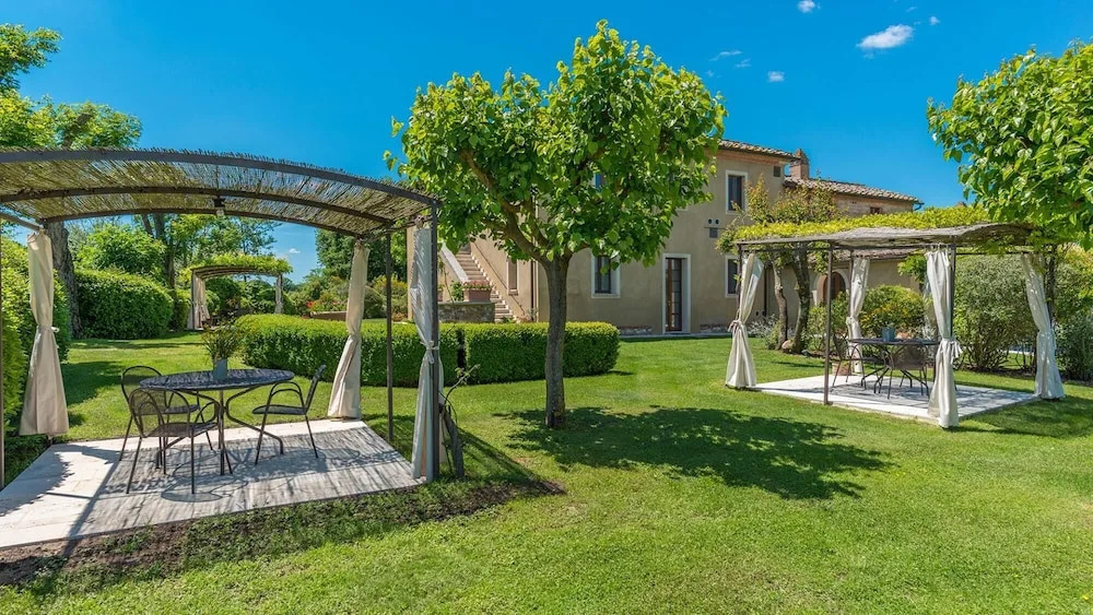 Villa Le Chiarne 22, Emma Villas