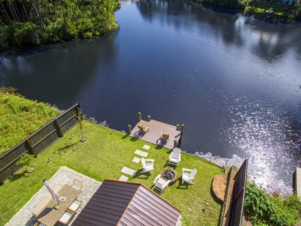 Edgewater by Avantstay Gorgeous Character Lakefront Home w/ Private Dock