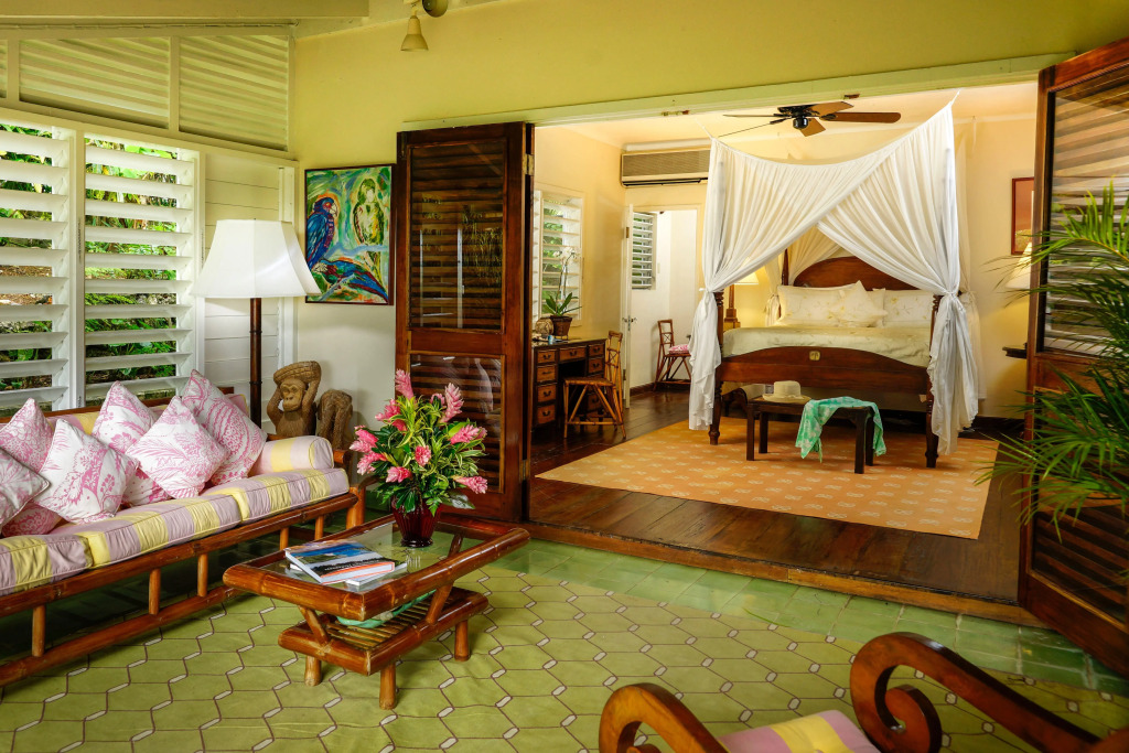 Round Hill Hotel And Villas