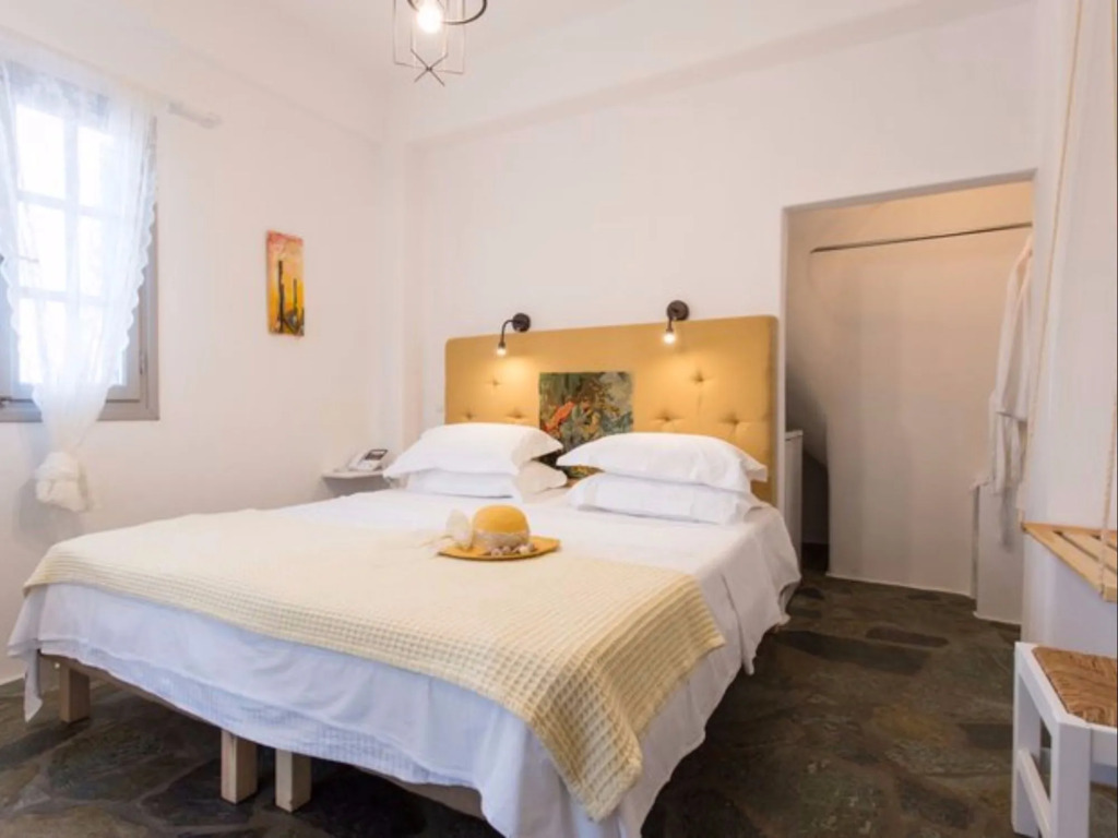 Evi Rooms