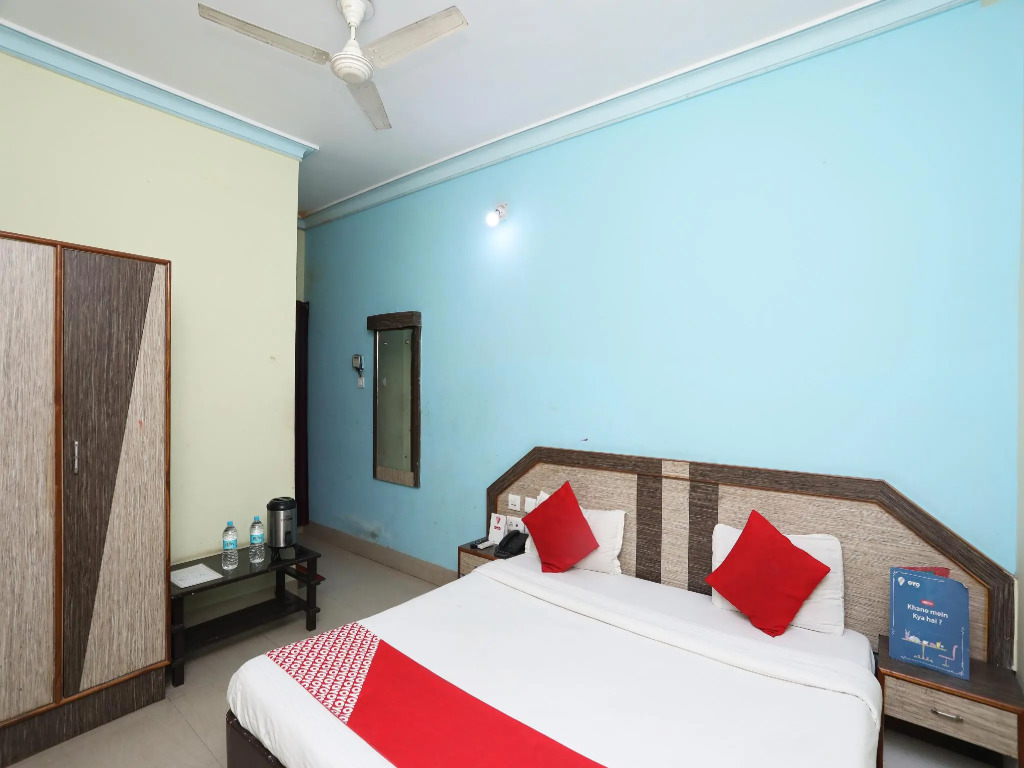 OYO 3066 D2 Holiday Inn